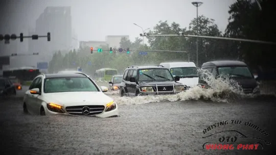 Xe ô tô bị ngập nước