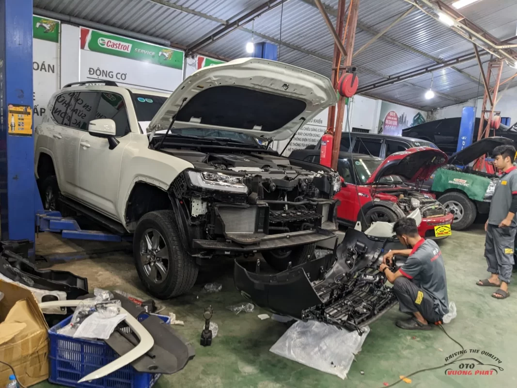 sàn giắc điện cản trước độ body kit Land Cruiser 