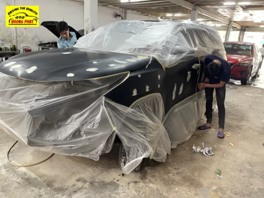 Xử lý bề mặt xe Toyota Fortuner trước khi sơn