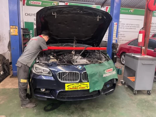 Sửa chữa động cơ BMW Series 5 tại Garage ô tô Vương Phát