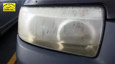đèn xe bị hấp hơi nước nặng