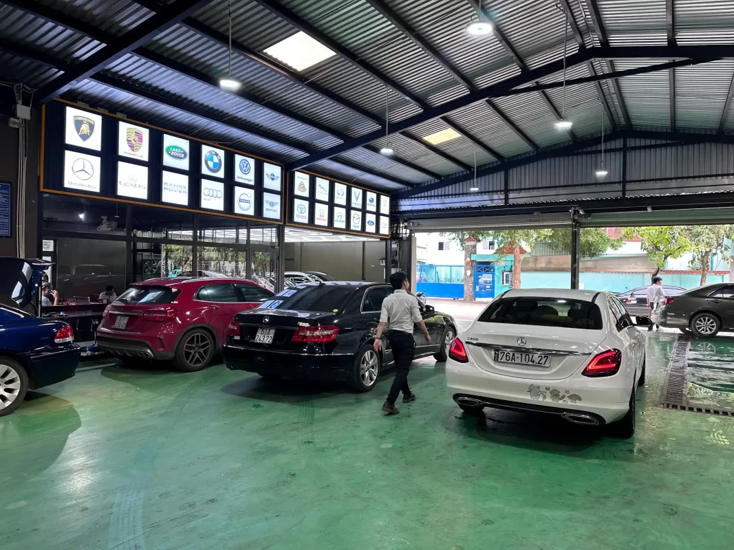 Garage chuyên sửa chữa xe Mercedes