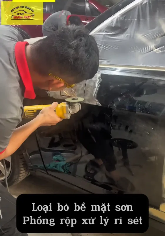 Nguyên nhân và cách khắc phục sơn xe ô tô bị phồng rộp tại Garage Vương Phát sơn xe ô tô bị phồng rộp