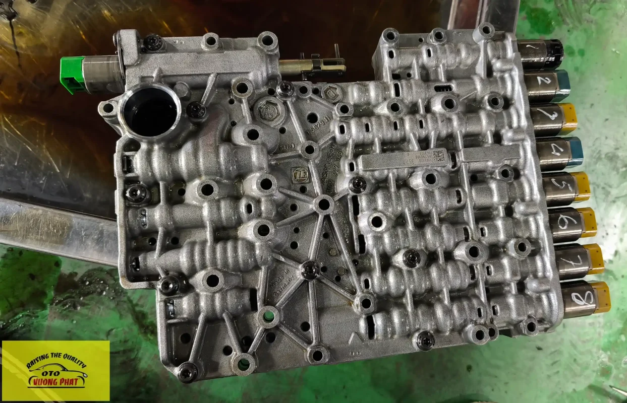 Sửa chữa bộ van điều khiển thủy lực hộp số xe Audi