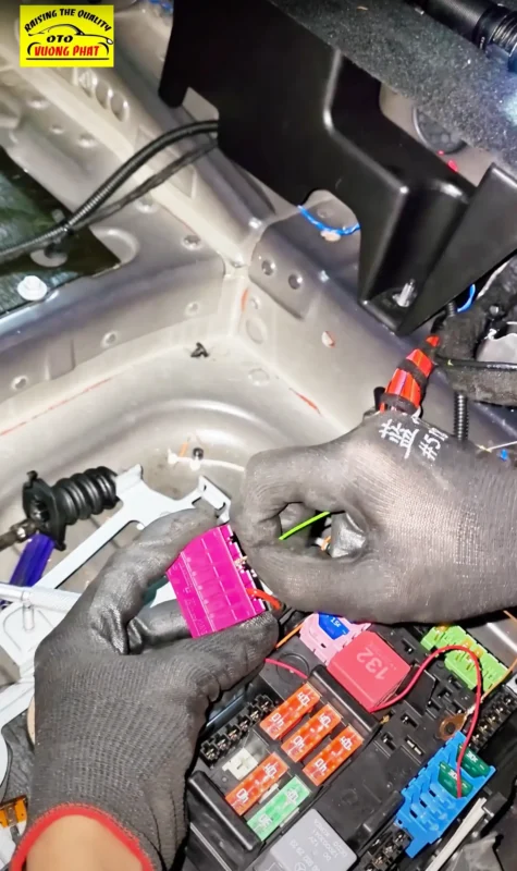 Lắp cảm biến áp suất lốp Mercedes theo xe không cắt ghép