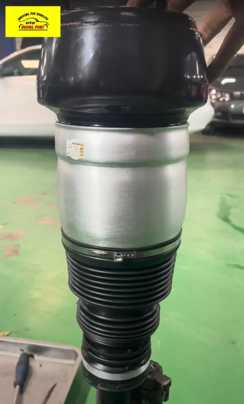 Dịch Vụ Thay Bầu Hơi Phuộc Mercedes GLS 350 Chuyên Nghiệp Tại Hồ Chí Minh Thay bầu hơi phuộc Mercedes GLS 350
