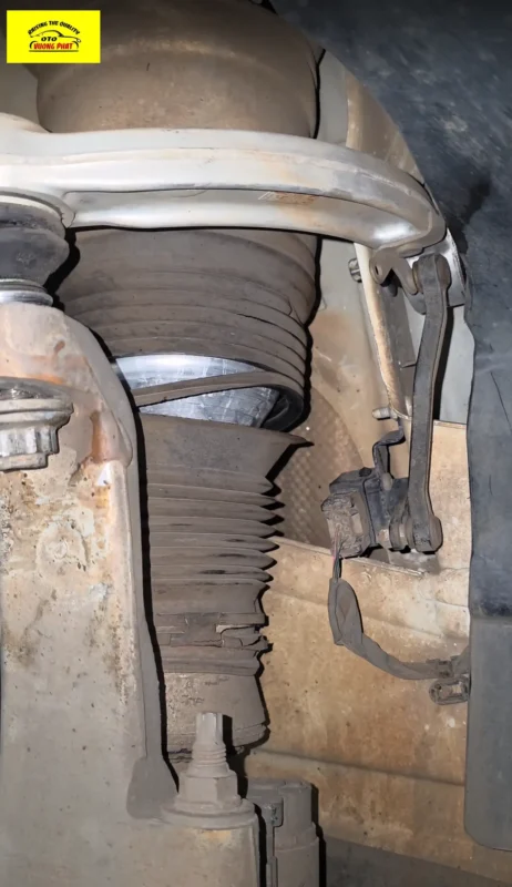 Dịch Vụ Thay Bầu Hơi Phuộc Mercedes GLS 350 Chuyên Nghiệp Tại Hồ Chí Minh Thay bầu hơi phuộc Mercedes Benz GLS 350