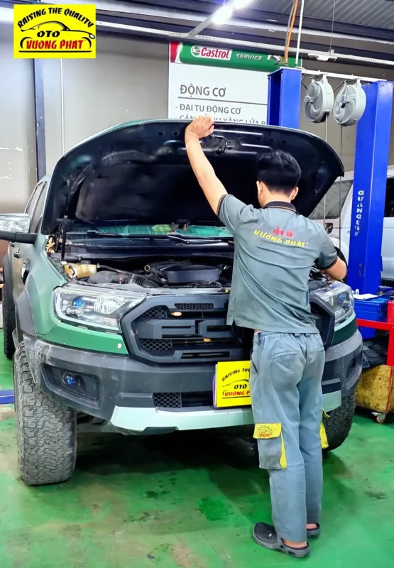 Tiếp nhận xe và kiểm tra ban đầu